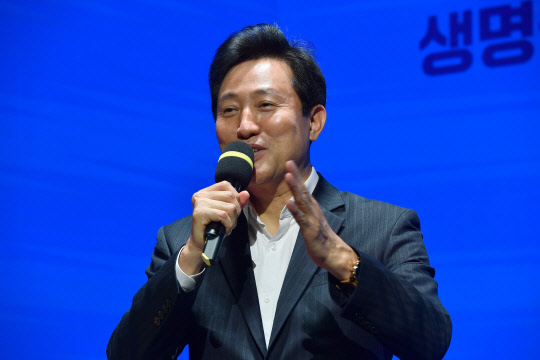 오세훈 서울시장이 11일 오후 서울 목동 CBS에서 열린 2021 생명돌봄국민운동캠프 출범식에서 축사를 하고 있다. <국회사진기자단>